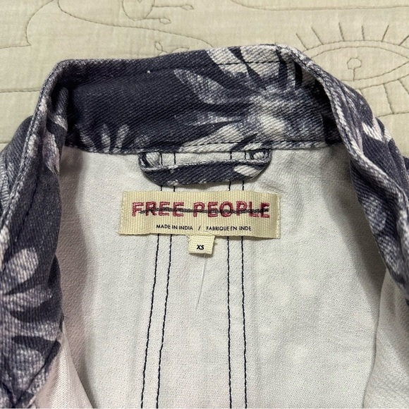 NWOT Free People Lua Bed Jacket XS Blue White Floral - Picture 8 of 10